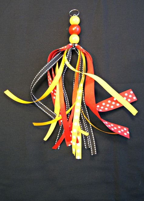 Disney Ribbon Tassel Keychain: Organize Me! http://www.3littlegreenwoods.com How To Make A Tassel With Ribbon, Crafts With Ribbon Diy, Diy Ribbon Tassel Keychain, Ribbon Keychains Diy How To Make, How To Make Ribbon Keychains, Things To Do With Ribbon Diy, Ribbon Tassels Diy, Diy Ribbon Keychain, Volleyball Keychain Diy