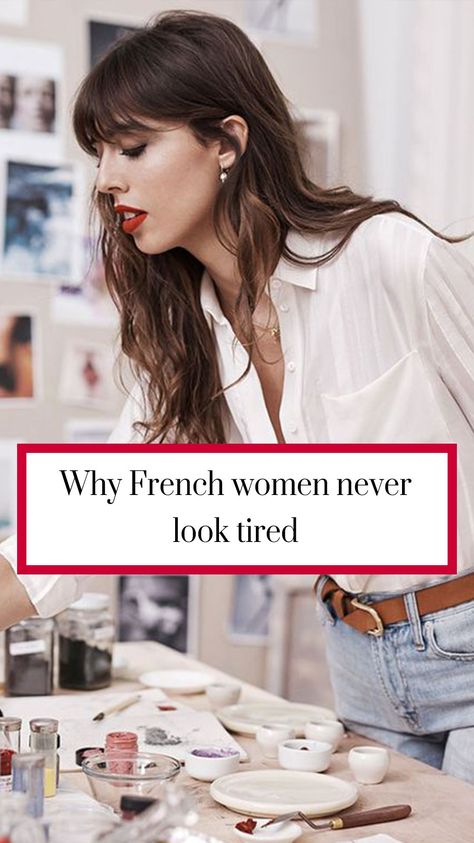 Why French women don't look tired French Women With Glasses, French Women Lifestyle, French Self Care, French Looks For Women, French Way Of Life, Older French Women Style Over 50, French Women Style Outfits, French Fashion Chic, French Lifestyle Parisian Chic