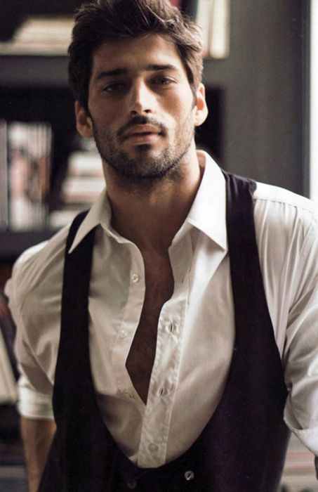 don't know who the heck this is but i want him to be my husband. he is PERFECT. :) Beard Styles, Stubble Beard, Greek Men, French Man, Italian Men, Foto Poses, Good Looking Men, Attractive Men, Wedding Men