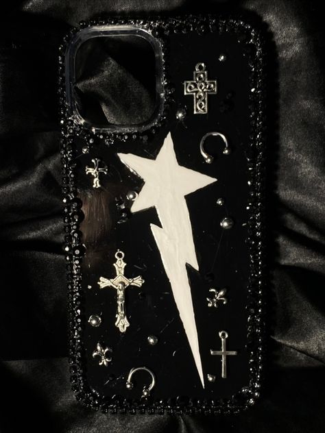 Iphone Y2k Case, Painting On Phone Case Ideas, Alternative Phone Cases, Rockstar Phone Case, Dark Phone Case Ideas, Aesthetic Phone Case For Black Iphone, Dark Phone Cases Aesthetic, Black Iphone Case Aesthetic, How To Decorate Phone Case