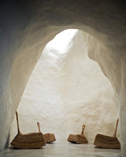 Cave Case Sotterranee, Moroccan Style Interior, Case In Pietra, Independent House, Cave House, Underground Homes, 카페 인테리어 디자인, Cote D Azur, Back To Nature