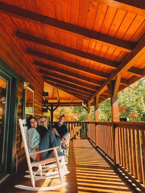 Cottage Getaway Aesthetic, Vermont House Interior, Smoky Mountains Bachelorette, Fall Trip Aesthetic, Friend Cabin Trip, Friends Cabin Aesthetic, Cozy Cabin Vibes, 30th Birthday Cabin Weekend, Gatlinburg Picture Ideas