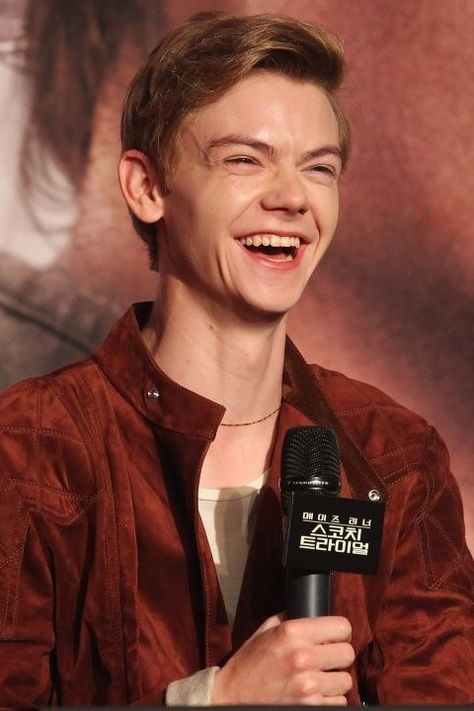 Omg that fvcking precious smile melts me ❤️ Alt Er Love, Louis Weasley, His Laugh, Maze Runner Funny, Maze Runner Trilogy, Maze Runner Cast, Newt Maze Runner, Maze Runner Movie, Dylan Thomas