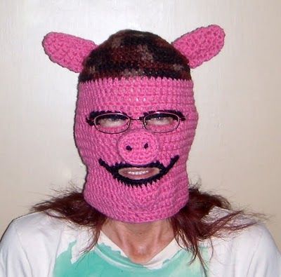 Amigurumi Patterns, Wierd Crochet, Crochet Funny Hats, Weird Crochet Ideas, Funny Crochet Hats, Pig Crochet Hat, Cursed Crochet, Crochet Weird, Crochet Pig Hat