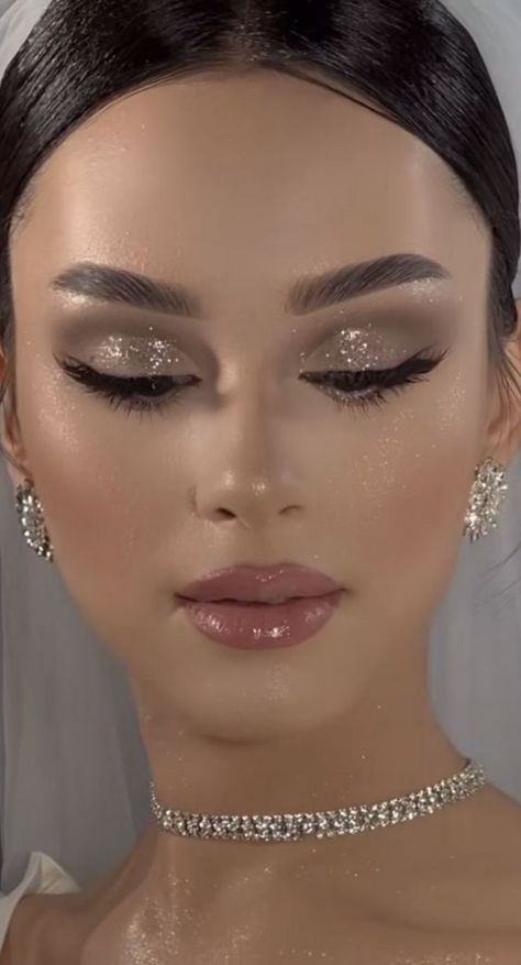 Bottom Lash Makeup Look, Dreamy Look Makeup, Quince Makeup Glitter, Makeup For Glitter Dress, Prom Make Up For Gold Dress, Elegant Makeup For Blue Eyes, Makeup For Black And Silver Outfit, Radiant Makeup Look, Cool Tone Smokey Eye Makeup