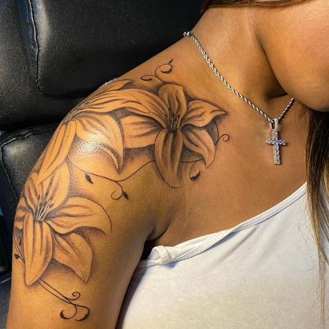 Meaningful Shoulder Tattoos For Women, Meaningful Shoulder Tattoos, Shoulder Tattoos For Females, Simple Shoulder Tattoo, Cute Shoulder Tattoos, Women's Shoulder Tattoo, Feminine Shoulder Tattoos, Red Tattoo Ideas, Shoulder Sleeve Tattoos