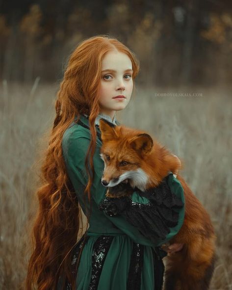 The Incredible Bond Between Animals And People In The Magical Photography Of Anastasiya Dobrovolskaya (99 Pics) Seni Dan Kraf, Fairytale Photography, Kunst Inspiration, Long Red Hair, Animale Rare, Gambar Figur, Fantasy Photography, Long Red, 영감을 주는 캐릭터