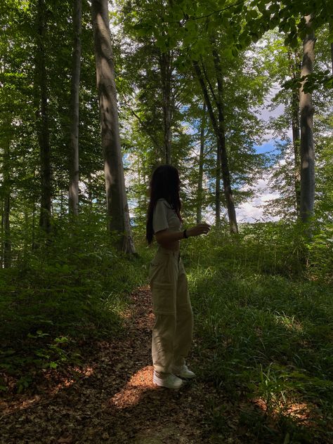 Nature, Girl In Nature Aesthetic, Nature Girl Aesthetic, Girl In Forest, Marketing Aesthetic, Forest Aesthetic, Aesthetic Forest, Mountain Pictures, Foto Ideas