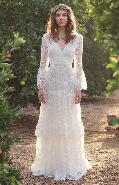 33 Boho Wedding Dress Ideas for Your Big Day - Poptop Event Planning Guide Hippie Bride, Wedding Dresses Hippie, Hippie Wedding, Dresses Australia, Australia Wedding, Boho Wedding Dress Lace, Trendy Wedding Dresses, Bohemian Wedding Dress, Stil Vintage