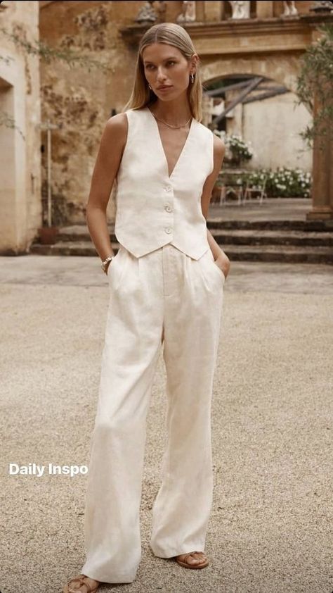 Summer Trend Outfits, Dress Spring 2023, Spring 2023 Trends, Pants Crochet, Trend Outfits, Vest Suit, Alledaagse Outfits, Metallic Pants, Beige Vest