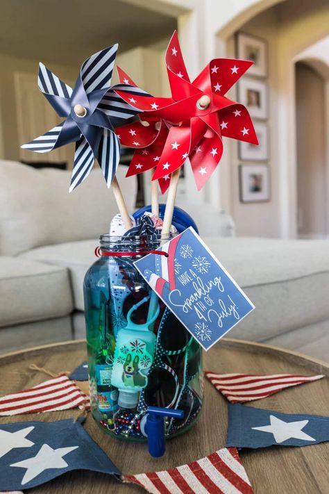 Make this 4th of July Gift Basket in minutes with patriotic party favors. Attach any of our 4th of July Gift Tags to make the best party hostess gift. 4th Of July Neighbor Gifts, 4th Of July Gift Basket Ideas, 4th Of July Gift Basket, Fourth Of July Basket, Referral Ideas, Patriotic Party Favors, Summer Gift Baskets, Party Hostess Gifts, You Are The Bomb