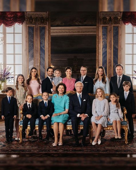 Swedish Royalty, King Queen Princess, Noble People, Swedish Royal Family, Royalty Fashion, Golden Jubilee, Princess Victoria Of Sweden, Fashion Star, Princess Estelle