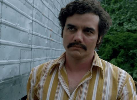 narcos Best Villains, Pablo Escobar, Mens Fashion Suits, Bad Guy, Movies And Tv Shows, Movie Tv, Actors, Google Search