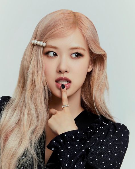 BLACKPINK BRASIL on Twitter: "🐿️roses_are_rosie:.@.blackpinkofficial season greetings 💋 (1/2) #ROSÉ @BLACKPINK… " Rosé Blackpink Photoshoot, Rosé Photoshoot, Rosé Ig Update, Rosé Instagram Update, Bp Rosé, Season Greetings, Rosé Instagram, Rosé Bp, Rose Park