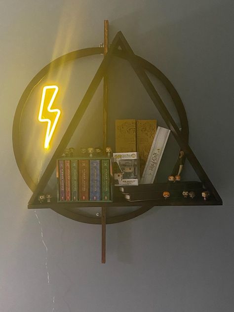 Bedroom Decor Harry Potter, Harry Potter Room Wallpaper, Hp Room Decor, Harry Potter Room Makeover, Harry Potter Bedroom Ideas Gryffindor, Potterhead Room, Vintage Room Decor Bedroom, Harry Potter Room Decor Bedroom Ideas, Harry Potter Themed Rooms