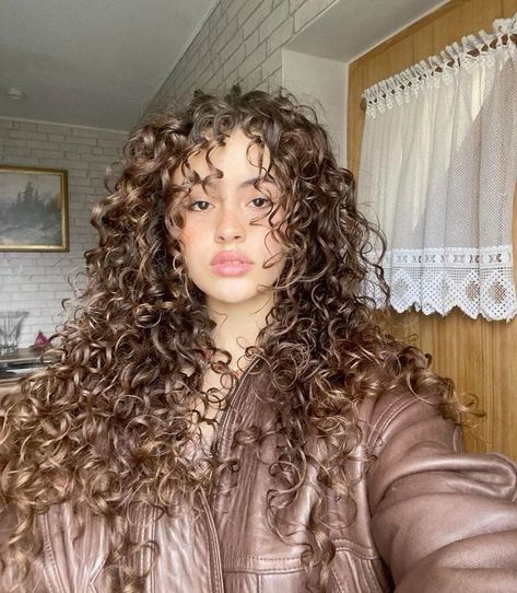 90s Curly Hair, Hairstyles Inspo, Curly Cut, Curly Hair Care Routine, Natural Curly Hair Cuts, Highlights Curly Hair, Different Hair, Different Hair Types, Hairdos For Curly Hair