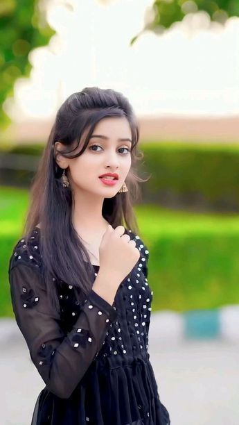 Gals Photo, Rajasthani Photo, Famous Indian Actors, Asian Style Dress, Men Fashion Photo, Gals Photos, Letter Images, Indian Bride Outfits, Celebrity Fashion Looks