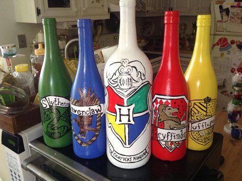 Repurposed Harry Potter bottle Hand painted Created by Laura Wolfert Harry Potter Art, Harry Potter Bottle Art, Harry Potter Bottle, Repurposed Bottles, Harry Potter Painting, Harry Potter Art Drawings, Ideas Regalos, Butterfly Art Painting, Potter Art