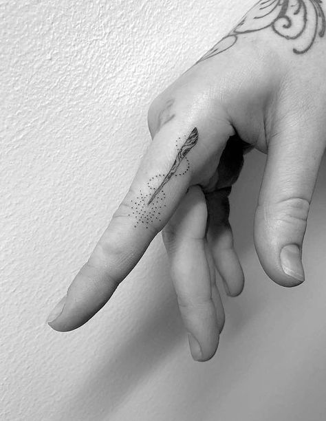 Magic Wand Tattoo by Winter Stone Harry Potter Tattoos, Best Finger Tattoos, Harry Potter Tattoo Small, Harry Tattoos, Wand Tattoo, Hp Tattoo, Tattoos Infinity, Finger Tattoo For Women, Magic Tattoo