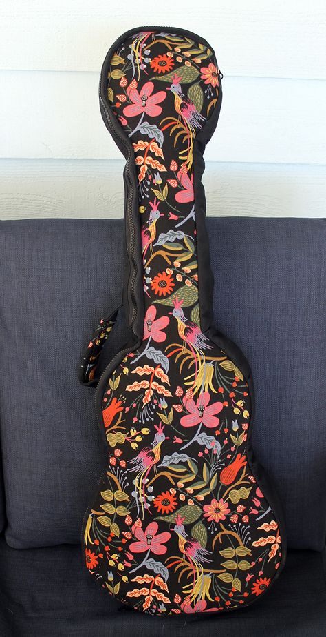 DIY Baritone Ukulele Bag Guitar Bag Diy, Painted Violin Case, Diy Ukulele Bag, Painted Guitar Case, Ukulele Diy, Painted Ukulele, Ukulele Case, Baritone Ukulele, Ukulele Art