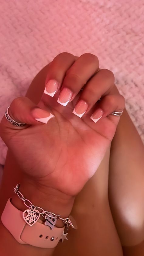 Simple Nail Designs Short Coffin, Nail Ideas Mid Length Square, Short Glitter French Tip Acrylic Nails, Small French Acrylic Nails, Simple Cute Nails French Tip, Finger Length Nails, Small Short Nails Acrylic Square, Nail Inspo For Short Square Nails, Small Acrilyc Nails