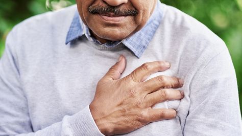 How to Fix a Hiatal Hernia Yourself, and When to Seek Medical Help Hiatal Hernias, Chest Discomfort, Heart Palpitations, Heart Healthy Diet, Heart Muscle, Coronary Arteries, Dating Divas, Healing Heart, Shortness Of Breath