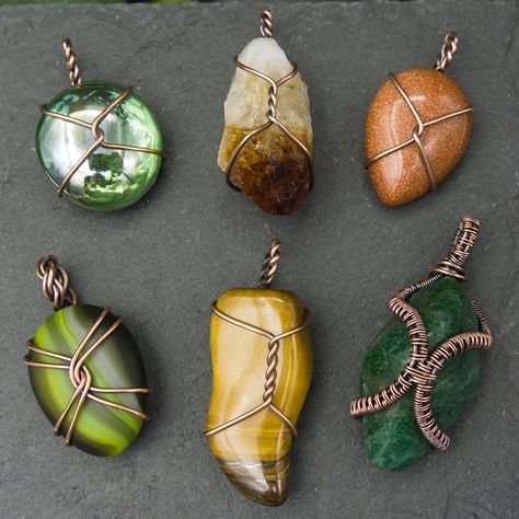 Wire Around Crystal, Wire Stone Necklace, How To Wire Wrap A Pendant, Wire Jewelry With Stones, Necklace Wire Wrapped, Pendant Jewelry Diy, Making Stone Jewelry, How To Wrap A Rock With Wire, Wire Wrapping A Stone