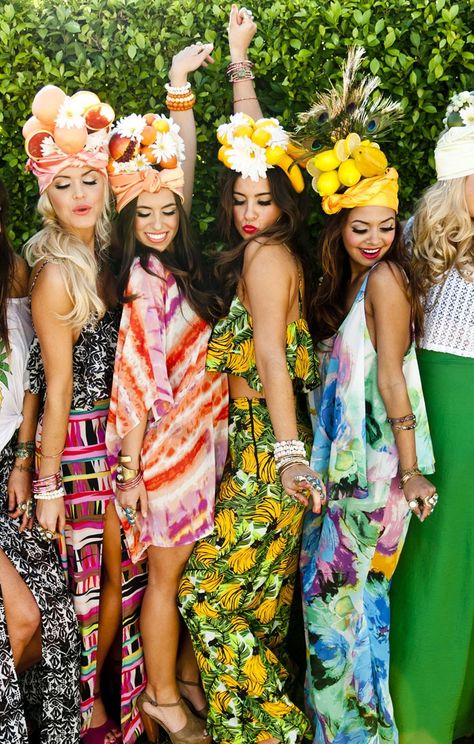 Fashion Fix: Tropical Prints! We're catching island fever in anticipation of summer. Repin if you are too! Havana Party, Cuban Party, Theme Carnaval, Havana Nights Party, Hawaian Party, Bachelorette Party Dress, Outfits Fiesta, Fiesta Tropical, Mode Tips
