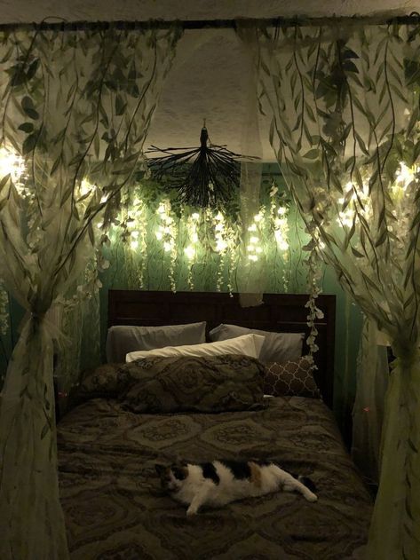 Forest Bedroom, Forest Room, Bilik Idaman, Grunge Room, Indie Room, Cute Bedroom Decor, Redecorate Bedroom, Pretty Room, Dreamy Room