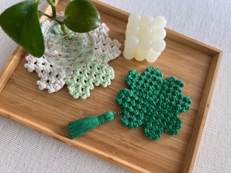 Macrame Leaf Coaster, Macrame Four Leaf Clover, Macrame Shamrock, Irish Macrame, Shamrock Macrame, Crochet Four Leaf Clover, Macrame Coaster, Easy Macrame, Macrame Knots Tutorial