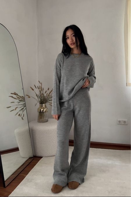 Cozy Set Outfit, Winter Home Outfit, Home Look Outfit, Lounge Wear Winter, Comfy Home Outfits, Casual Home Outfits, Winter Loungewear, Lounge Outfits, Comfy Outfits Winter