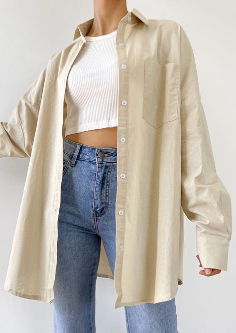 Oversize Shirts For Women Outfit, Beige Chemise Outfit, Oversized Beige Jacket Outfit, Oversized Chemise Outfit, Oversized Blouse Outfit Summer, Beige Oversized Jacket Outfit, Oversized Beige Shirt Outfit, Beige Oversized Shirt Outfit, Oversized Brown Shirt Outfit