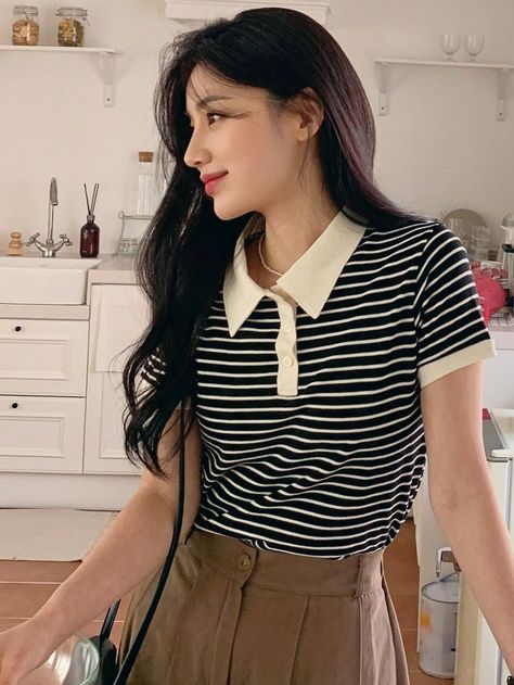 Black And White Striped Shirt Outfit, White Striped Shirt Outfit, White Tops Outfit, Banana Republic Style, Black And White Striped Shirt, Striped Short Sleeve Shirt, Black And White Tops, Women T Shirts, White Casual