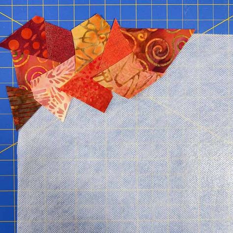 How to make a one-of-kind applique with small pieces fabrics Fabric Applique Diy, Recycled Fabric Art, Crumb Quilt, Scrap Fabric Crafts, Scrap Fabric Projects, Scrappy Quilt Patterns, Fiber Art Quilts, Start Quilting, Scrap Quilt Patterns