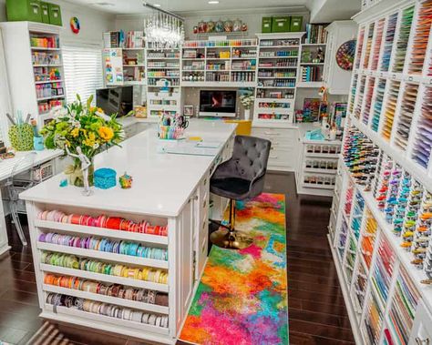 Craft Studios, Hobby Room Ideas Layout, Craft Room Design Inspiration, Craft Shed Interior Ideas, Craft Room Set Up, Small Kids Playroom, Dream Art Room, Office Craft Room Combo, Basement Craft Rooms