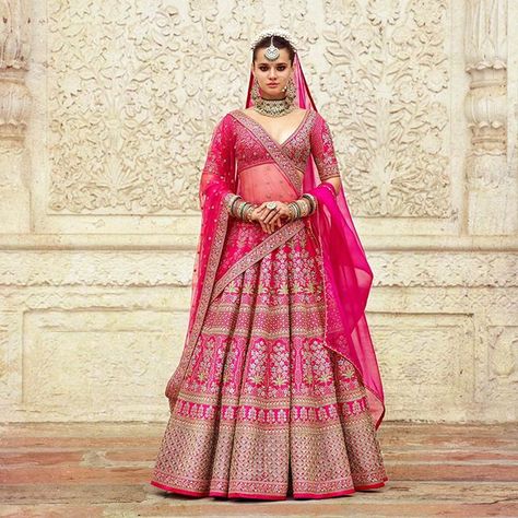 Give Yourself A Different Look With Magenta Lehengas, A Seamless Blend Of Traditional And Uniquely New. Pastel, Sabyasachi Lehenga Bridal, Pink Bridal Lehenga, Sabyasachi Bridal, Sabyasachi Mukherjee, Latest Bridal Lehenga, Miranda Priestly, Wedding Lehenga Designs, Indian Bride Outfits