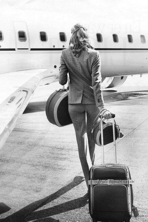 Vintage Travel, Estilo Chic, Jet Plane, Jet Setter, Luxury Silk, Private Jet, Look Chic, Travel Outfit, Jet Set