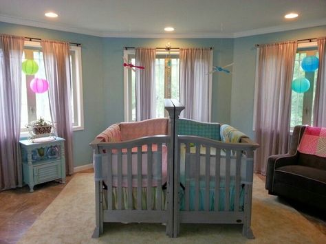 Boy and Girl Twin Nature Themed Nursery - super cute, if I ever happen to have twins :) Small Twin Nursery, Twin Baby Rooms, Nature Themed Nursery, Ideas Habitaciones, Boy Girl Twins, Baby Room Themes, Unique Nursery, Small Nurseries, Nursery Twins