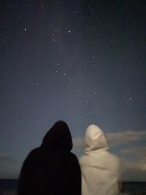 two friends stargazing at night Couples Looking At The Stars, Two People Stargazing, Couple Watching Stars Aesthetic, Star Gazing With Friends, Star Watching Date, Stargazing Pictures, Star Gazing Couple, Stargazing Date Aesthetic, Star Gazing Aesthetic Couple