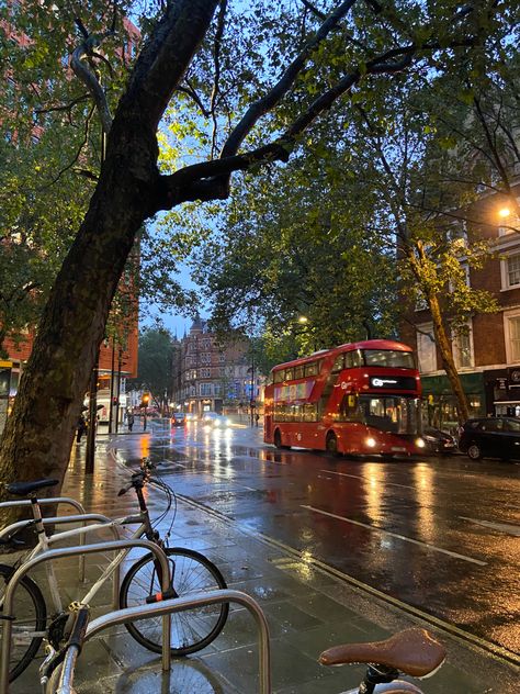 England Rain Aesthetic, West End London Aesthetic, London Aesthetic Rain, London Dorm Aesthetic, London Asethic, Living In The Uk Aesthetic, London Moodboard Aesthetic, London Aesthetic Spring, London Townhouse Aesthetic