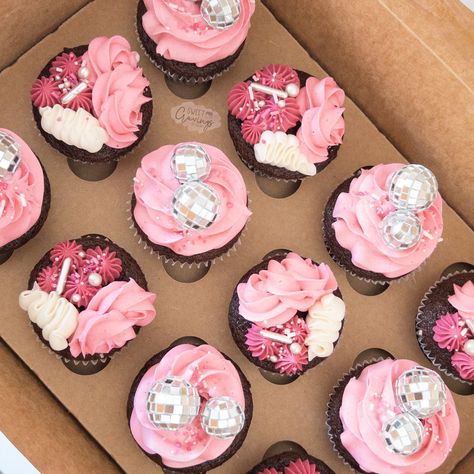 Glam Cupcakes Ideas, Dance Theme Cupcakes, Disco Theme Cupcakes, Disco Theme Desserts, Pink Disco Cupcakes, Disco Cowgirl Treats, Baddie Cupcakes, Disco Party Cupcakes, Pink Cowgirl Cupcakes