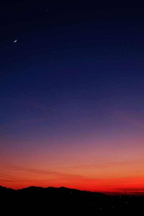 Moon At Sunset, Sunset Moon Aesthetic, Moon And Sunset, Sunset And Moon, Moon Sunset, Sunset Moon, Soyut Sanat Tabloları, Sky Pictures, Seni Cat Air