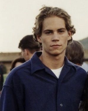 Paul Walker Smiling, Paul Walker 90s Aesthetic, Paul Walker Hair, Paul Walker 90s, Paul Walker Shirtless, Young Paul Walker, Paul Walker Young, Paul Waker, Paul Walker Hot