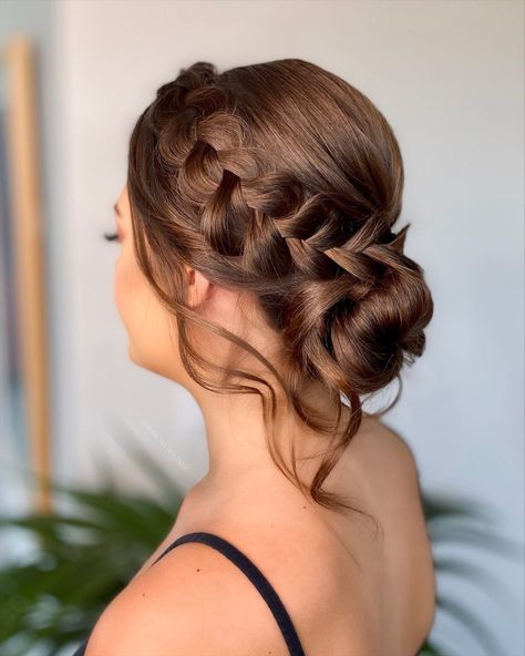 This simple braided low bun is a great wedding hairstyle for long hair. I especially love it on bridesmaids and guests. The braid is the main feature of this updo, so you could achieve a similar look on medium length hair using padding to create the bun volume. Bun Hairstyle, Natural Hair Updo Wedding, Junior Bridesmaid Hair, Sanggul Modern, Hairstyles Prom, Wedding Hair Up, Guest Hair, Quince Hairstyles, Braided Bun Hairstyles