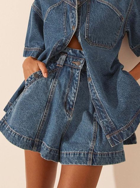 Outfit Con Short, Summer Work Dresses, Casual Denim Shorts, Fashion Black And White, Mid Waist Pants, Womens Maxi Skirts, Denim Blouse, Modieuze Outfits, Trendy Fashion Outfits