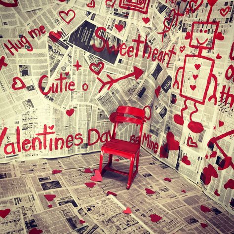 Valentines Day Newspaper Backdrop, Diy Valentine Backdrops Mini Sessions, Valentine Back Drop For Pictures, Newspaper Valentines Backdrop, Valentine’s Day Diy Photoshoot, Valentine’s Day Photoshoot Setup, Valentine’s Day Event Decor, Diy Valentines Day Backdrop, Diy Valentine Photo Backdrop