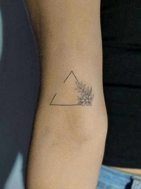 Fine Line Triangle Tattoo, Simple Triangle Tattoo, Triangle And Flower Tattoo, Triangle Tattoo With Flowers, Triangle With Flowers Tattoo, Flower Triangle Tattoo, Triangle Flower Tattoo, Triangular Tattoo, Tattoo Watercolour