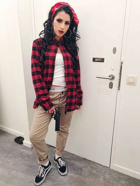 Balayage, Chola Outfit Ideas, Chola Costume, Chola Outfit, Gangster Halloween Costumes, Gangster Costumes, Look 80s, Chola Girl, Costumes For Couples