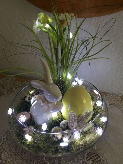 Easter Centerpieces Diy, Easter Flower Arrangements, Easter Arrangement, Easter Centerpiece, Easter Craft Decorations, Easter Tree Decorations, Ideas For Easter Decorations, Easter Decorations Kids, Front Porch Christmas Decor