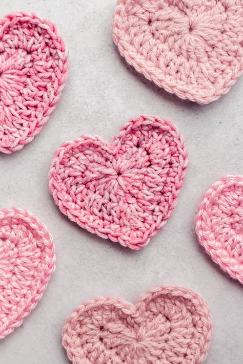 Amigurumi Patterns, Free Heart Crochet Pattern, Crochet Valentine Patterns, Different Crochet Stitches, Crochet Heart Pattern, Valentines Patterns, Crochet Coaster Pattern, Valentines Crochet, Holiday Crochet